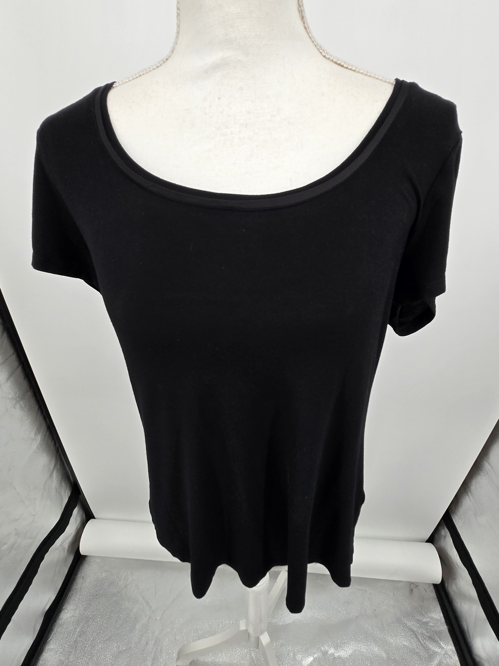 WHBM Black Scoop Neck Short Sleeve Tee Medium (6680)